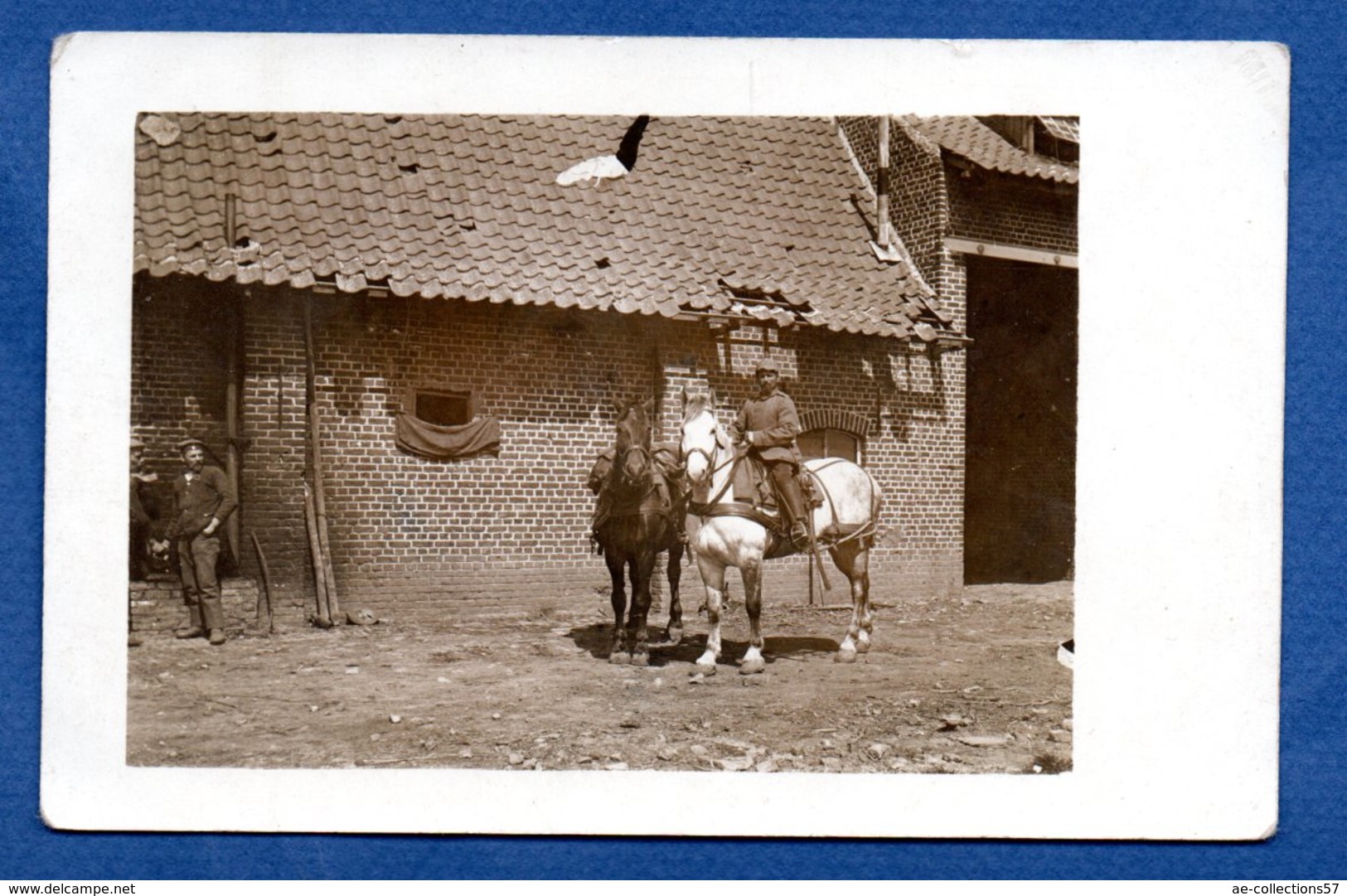 Carte Photo  -  Cavalier Allemand Devant Une Maison - Guerre 1914-18