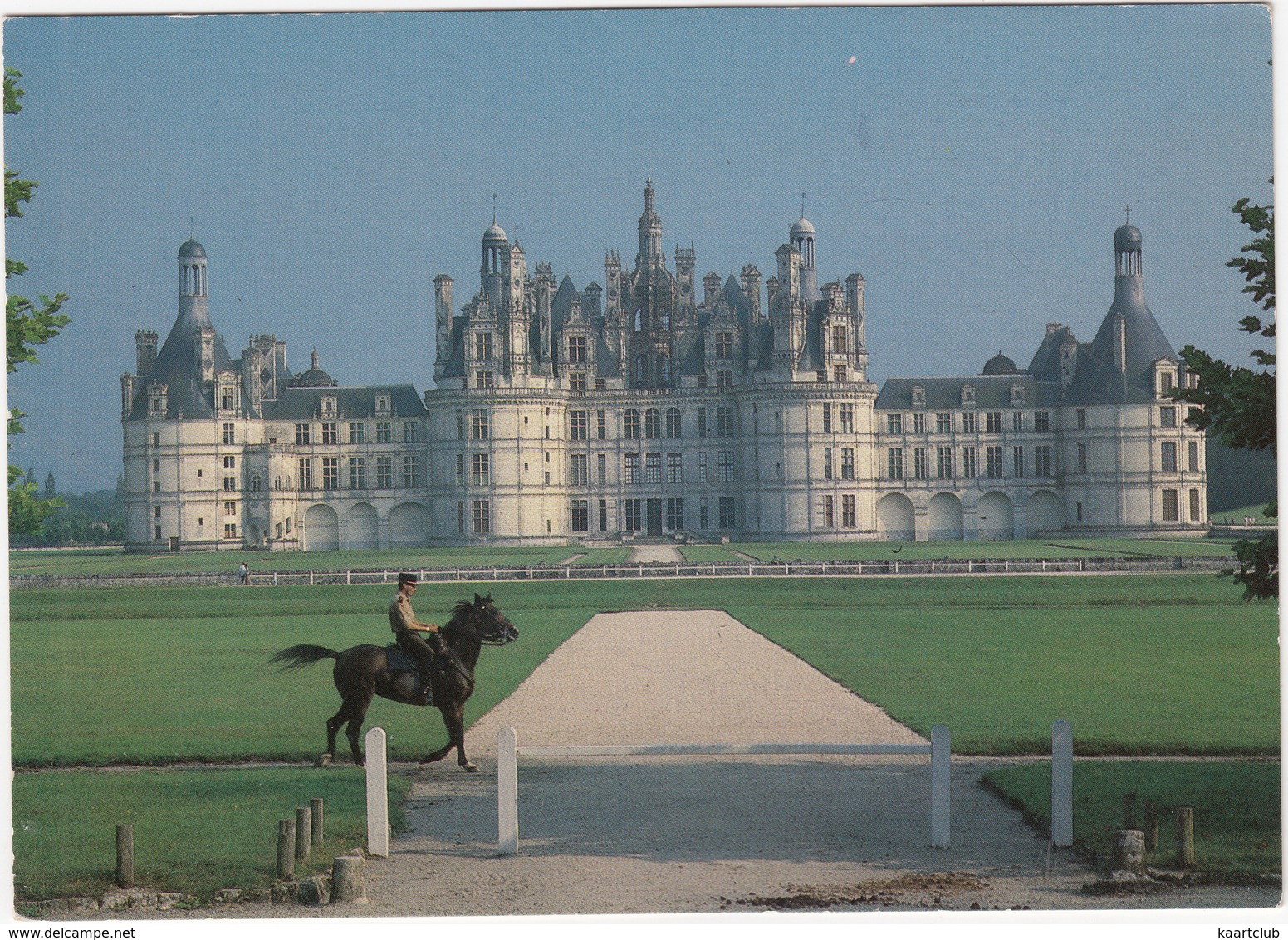 POLICE: Chambord - Le Chateau - GENDARME à CHEVAL Patrouilant Dans Le Parc - (Loire-et-Cher) - France - Politie-Rijkswacht