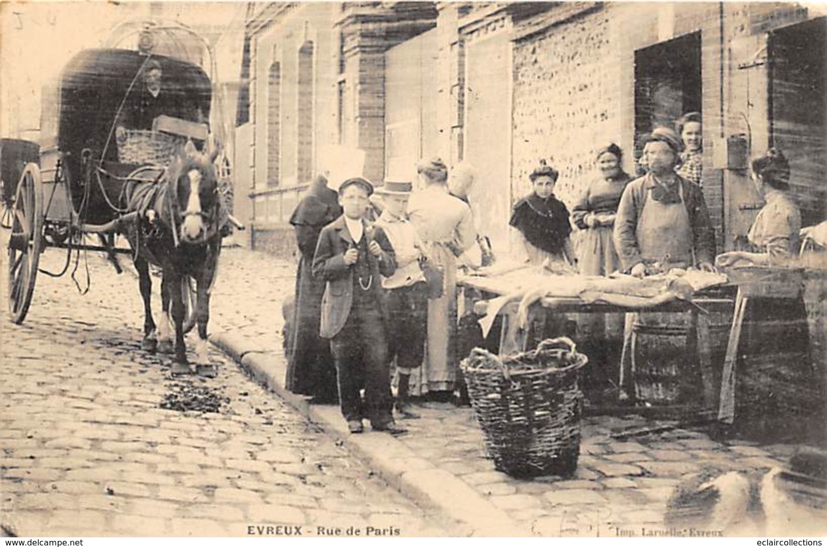 Evreux    27     Rue De Paris. Marchands De Poisson     (voir Scan) - Evreux