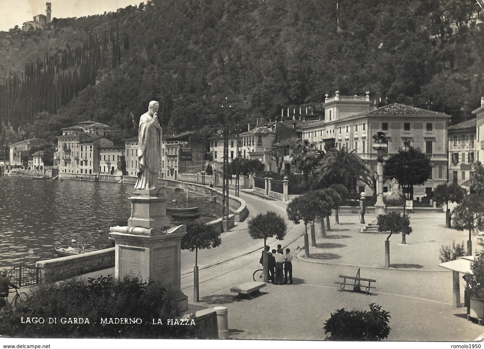 MADERNO SUL LAGO DI GARDA. LA PIAZZA.ANIMATA.AFFRANCATA CON 5 FRANCOBOLLI DA £5 BOLLO"VERONA 10-8-.."PER L'INGHILTERRA. - Verona