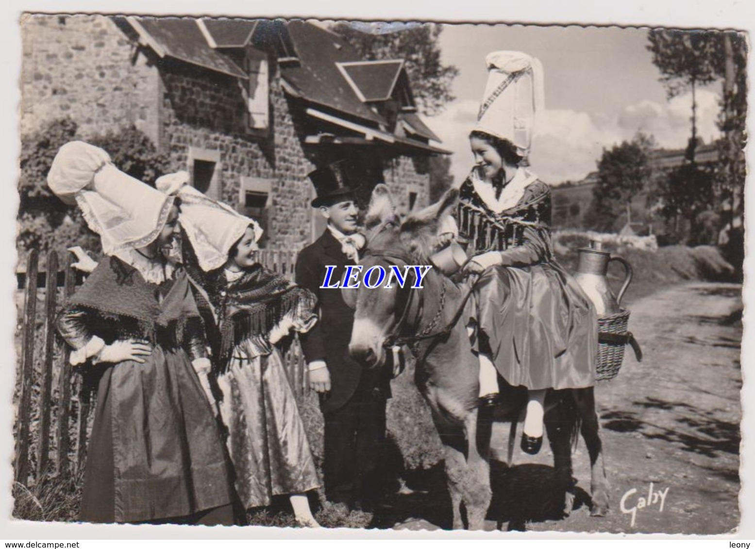 CPSM 10X15 D' AVRANCHES (50) - PAPILLONS - La PORTEUSE De LAIT N° 23 - Avranches