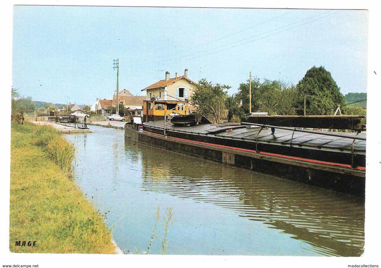 Péniche à Episy (77 - Seine Et Marne)  L'écluse - Péniches