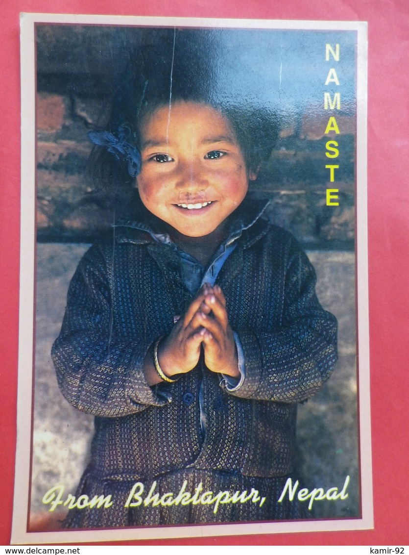 Népal " Namaste"( Bienvenue) Petite Fille   Newari De Bhaktapur  Au Chaud Sourire - Népal