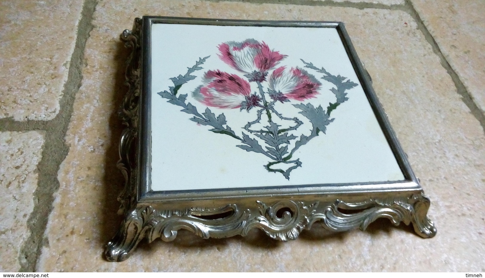 LES CHARDONS ROSES - DESSOUS DE PLAT EN FAÏENCE 25X4cm - Socle Métal Régule Style Louis XV - Céramique N°20 - Est (FRA)