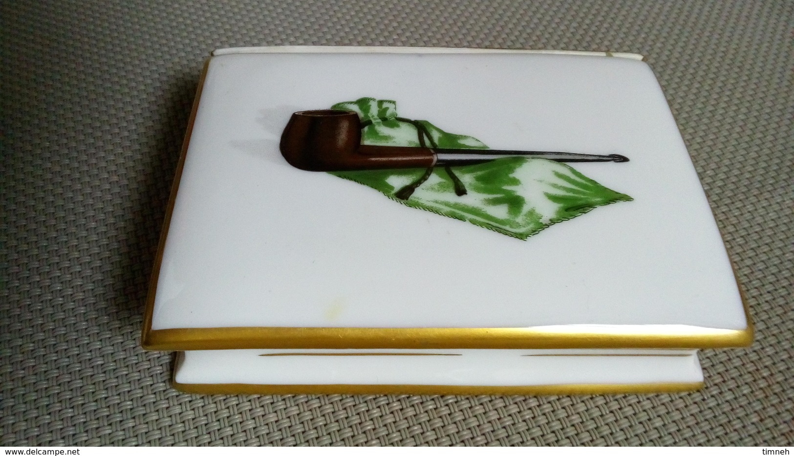 Boîte coffret en porcelaine  LIMOGES à décor de PIPE TABAC en forme de LIVRE - made in France - vers 1950