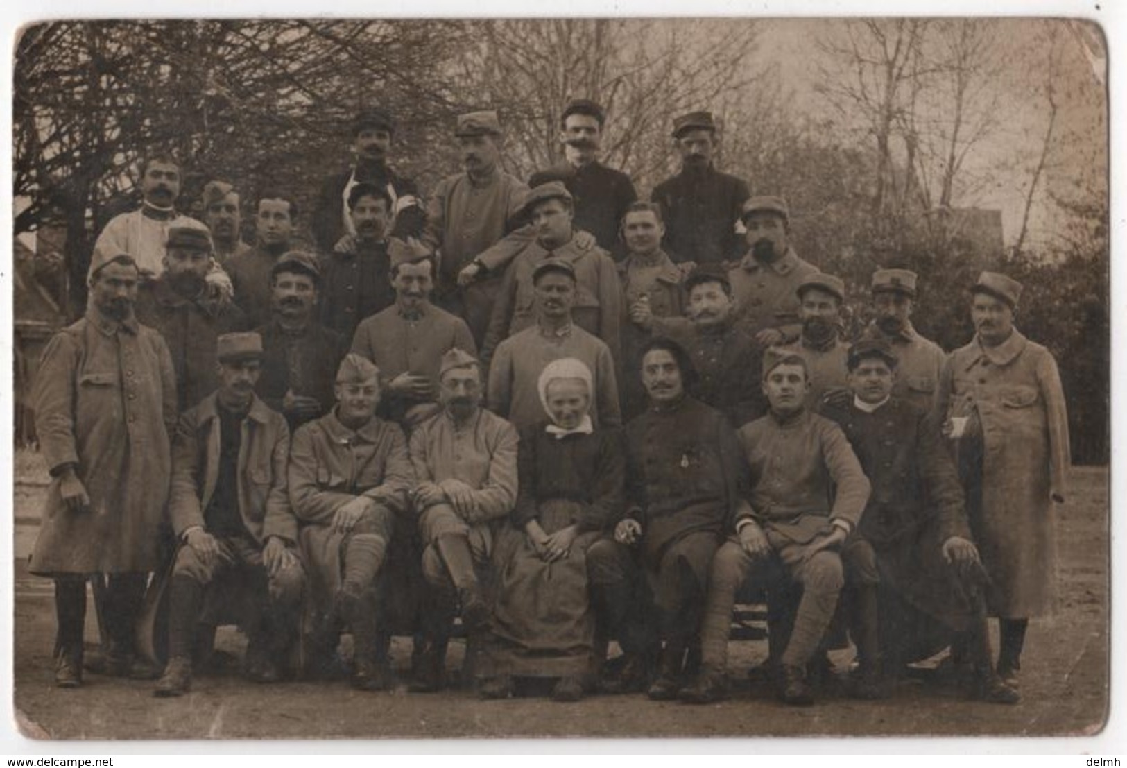 Carte Photo Militaria Hôpital Auxiliaire  ERNEE Soldats Bléssés Infirmières - Ernee