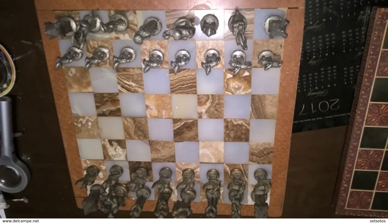 Chess: Pieces And Board Bronze - Pieces Depicting Ancient Greek Designs WITH METALLIC BOARD - Denk- Und Knobelspiele