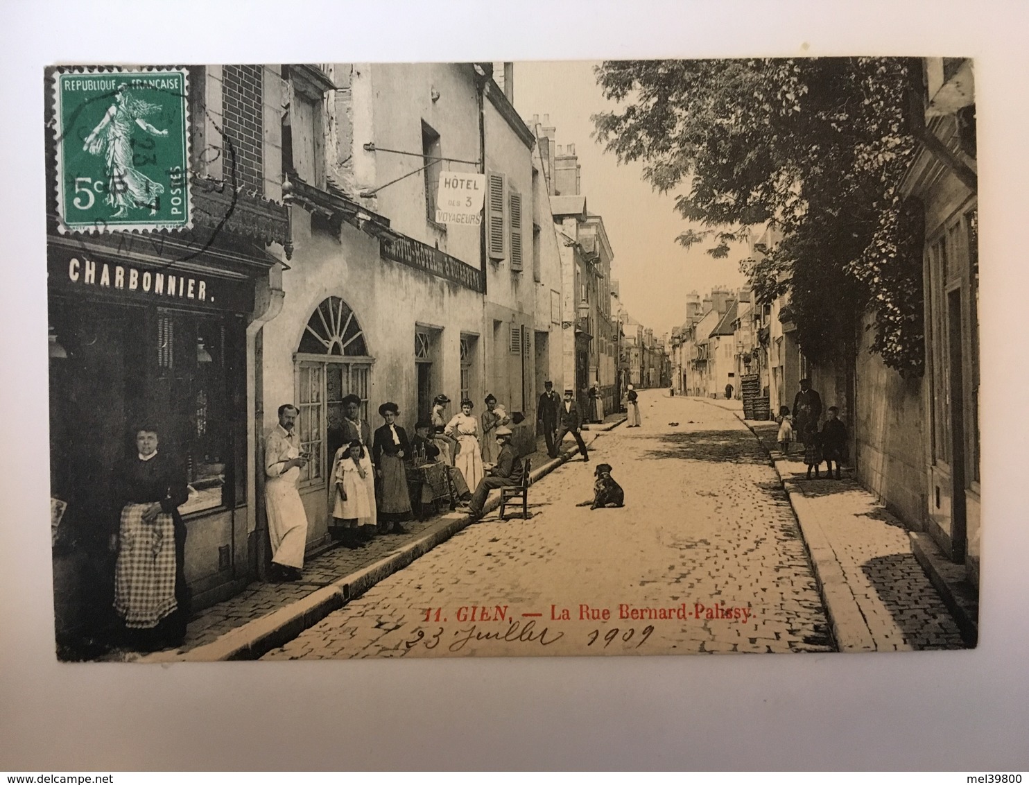 Gien - La Rue Bernard Palissy - Gien