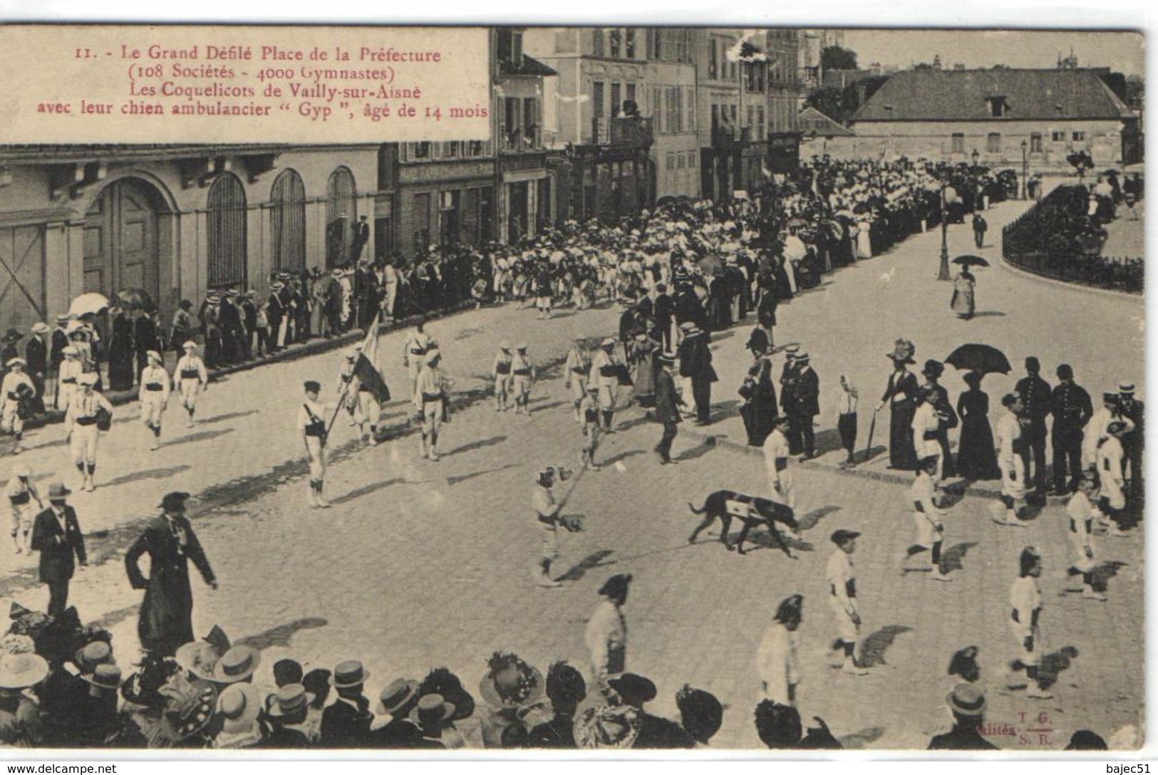 1 Cpa Le Grand Défilé Place De La Préfecture - Les Coquelicots De Vailly Sur Aisne - Autres & Non Classés