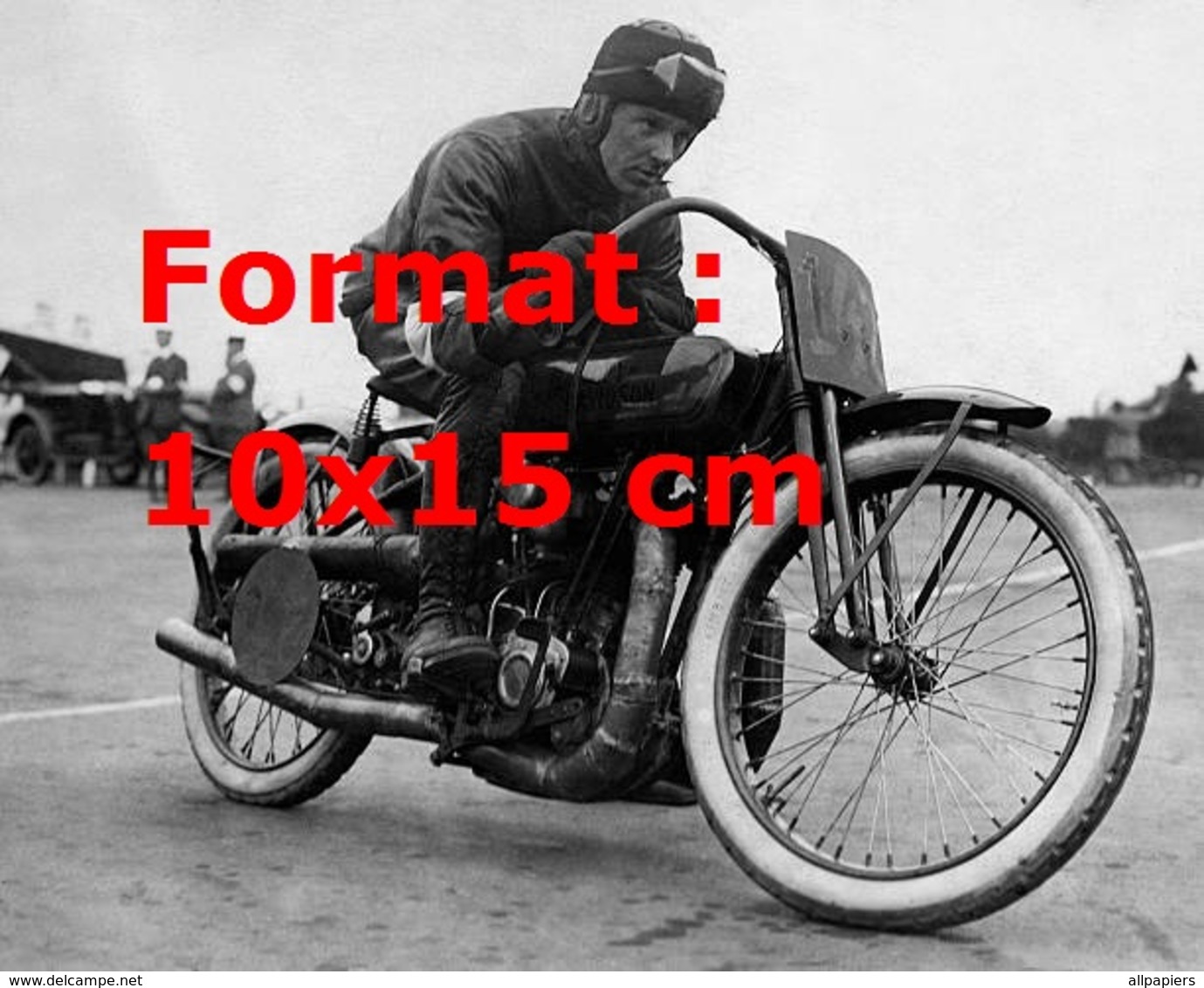 Reproduction D'une Photographie Ancienne D'un Pilote Sur Sa Moto Harley Davidson En 1924 - Sonstige & Ohne Zuordnung