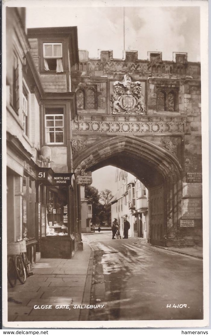 Close Gate Salisbury  - HP1428 - Salisbury