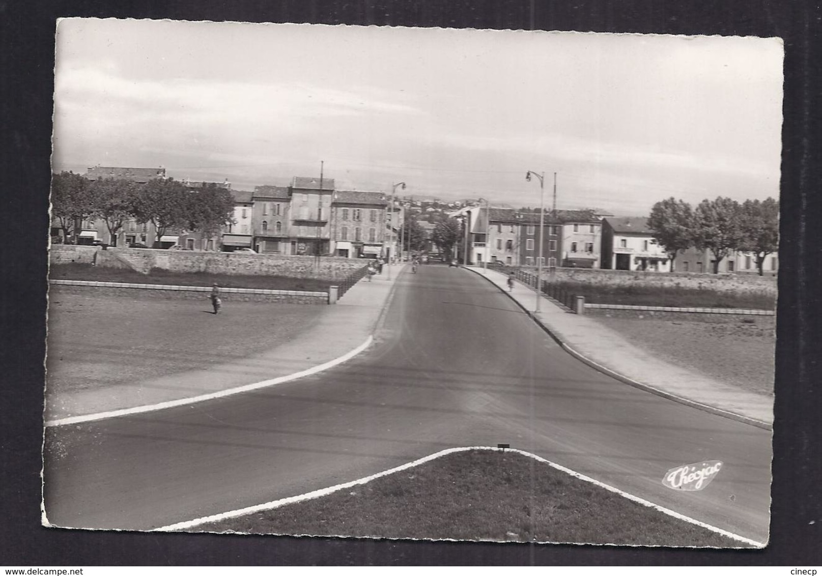 CPSM 30 - ALES - Le Pont-Neuf - TB PLAN EDIFICE Et Perspective Vers La Ville ANIMATION + Détails Maisons 1964 - Alès