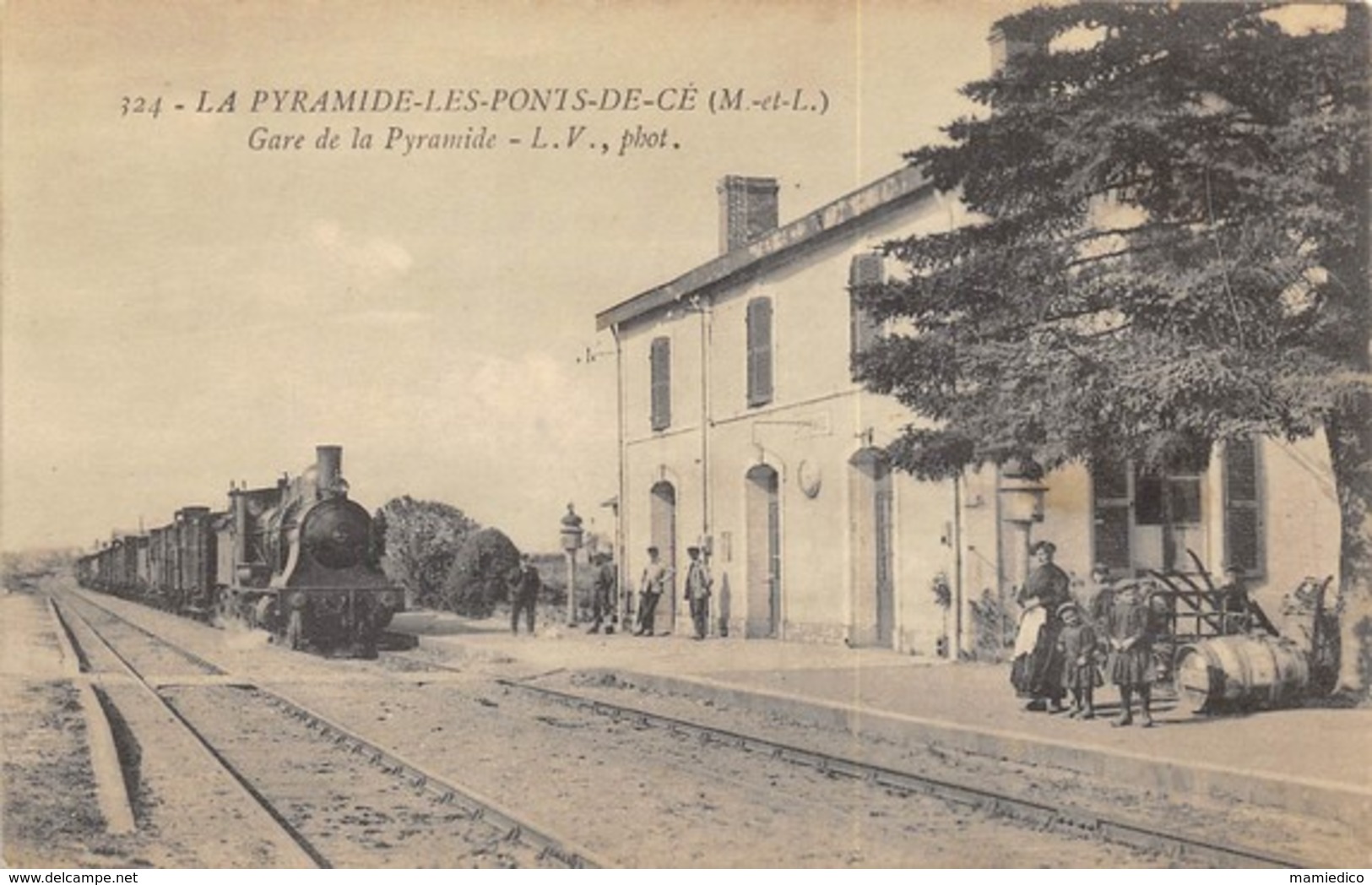 41 CP(SNCF Ateliers PLM OULLINS+La Pyramide..+2 Express Européen)Asnière Carte Photo+Aviat+Fant+Milit+Poulbot+..    N°68 - 5 - 99 Postcards