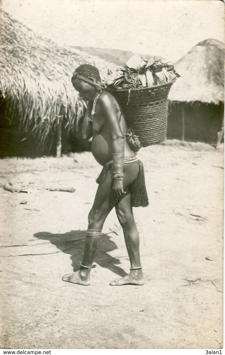 Afrique A O F  = Carte Photo PORTEUSE (époque Coloniale) - Non Classés