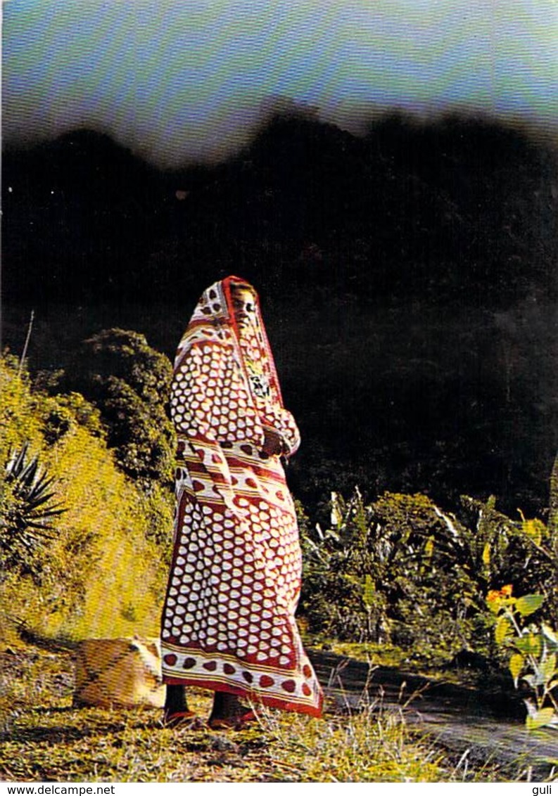 Afrique  COMORES ANJOUAN En Montagne (Nzwani Ndzuwani)(femme Comorienne) (- Editions Opticam 78  ) *PRIX FIXE - Comoros