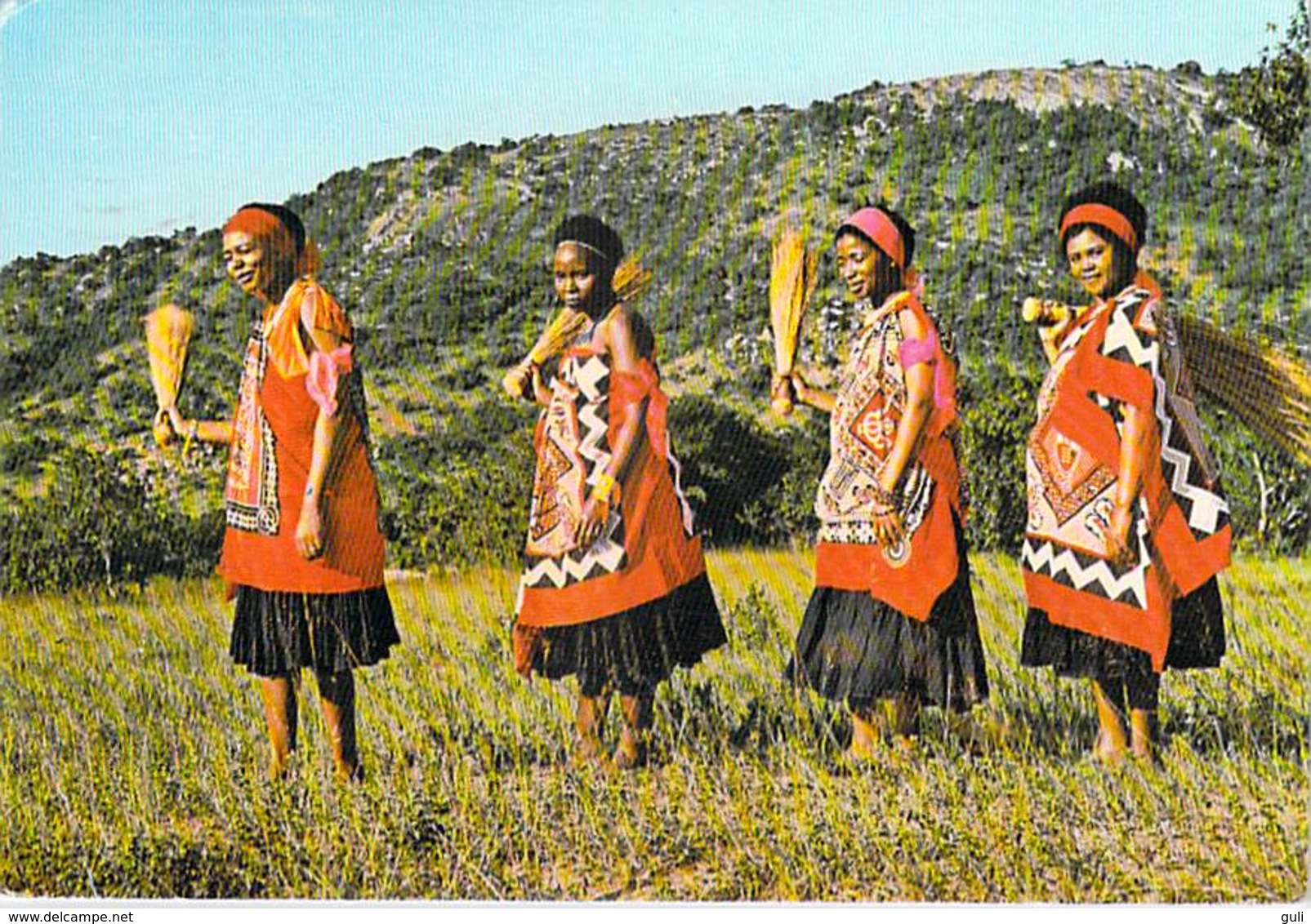 Afrique  SWAZILAND Married Women Going To Traditional Dance ETAT = Voir Description (Honey Photo Brits H.H 70*PRIX FIXE - Swaziland