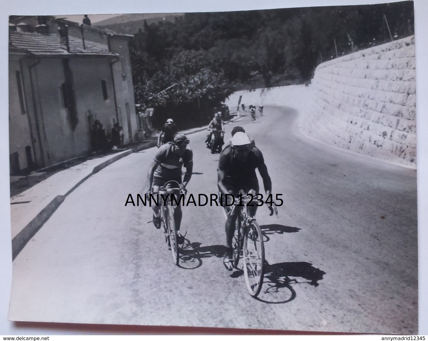 PHOTO -  CYCLISME- CICLISMO-TOUR DE FRANCE 1939 -ETAPE MONACO - DIGNE - RENE VIETTO A LA SORTIE DE GRASSE - Cycling