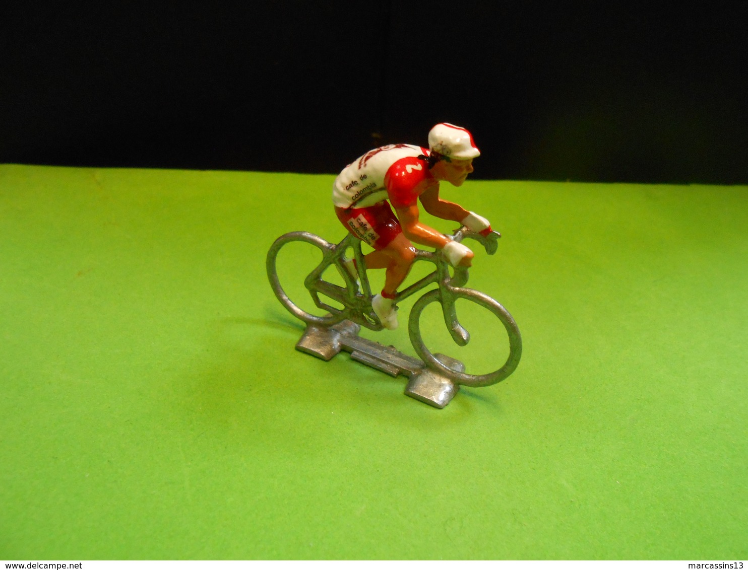 POUR DIORAMA CYCLISTE COFALU PLASTIQUE  PETITE TAILLE 5CMX5CM EQUIPE CAFE DE COLOMBIE 2010 - Other & Unclassified