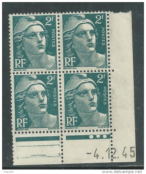 France N° 713 XX Marianne Gandon  2 F.  Vert En Bloc De 4 Coin Daté Du 6 . 12 . 45 , 1  Point Blanc Sans Ch., TB - 1940-1949