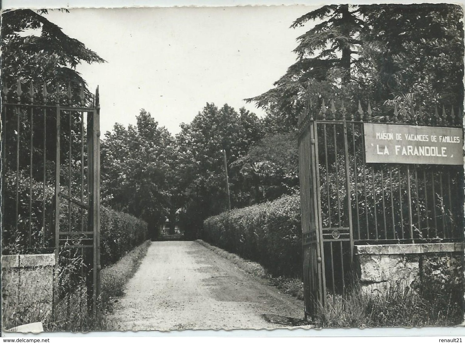 La Garde-Maison De Vacances De Familles "La Farandole" (Légère Pliure Vers Le Bord Haut à Droite,voir Scan) (CPSM) - La Garde