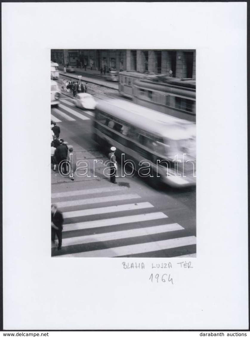 1964 Jankovszky György(1946-): Budapest, Forgalom A Blaha Lujza Téren, Feliratozott, Kartonra Kasírozott Jelzetlen Fotó, - Autres & Non Classés