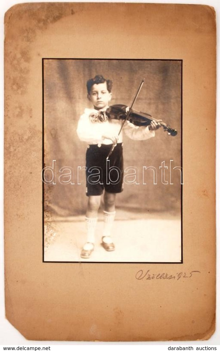 Cca 1941 Virágh József Hegedűvel (később Hivatásos Zenész!) Szöllősy Kálmán Műtermében, A Kép Széle Foltos, Aláírt Fotó, - Other & Unclassified