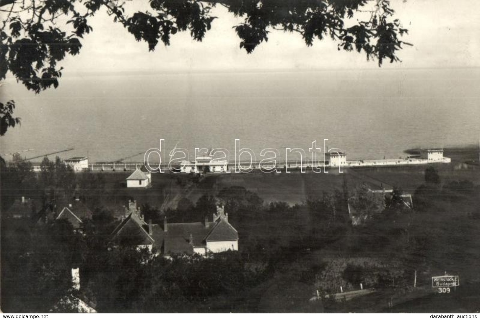 * T3 Balatonalmádi, Fövenyfürdő, Villa. Kiadja Kálmán István (kis Szakadás / Small Tear) - Ohne Zuordnung