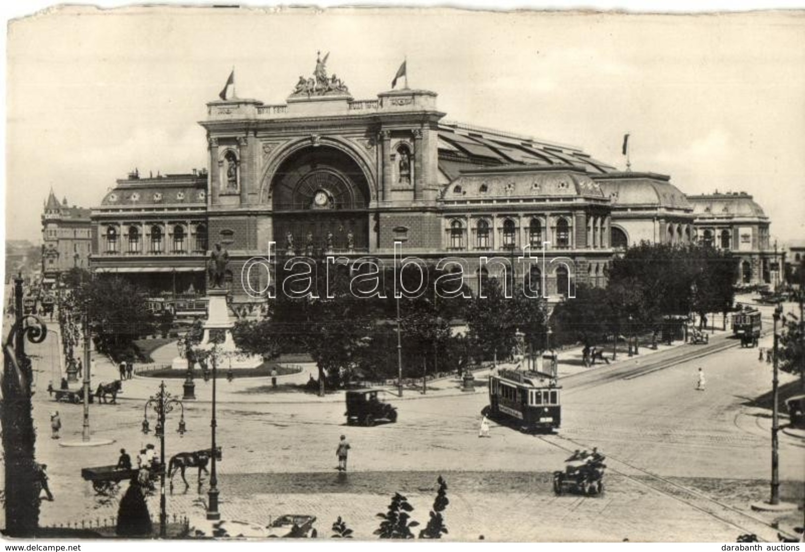 * T2/T3 1929 Budapest VII. Keleti Pályaudvar, Villamosok, Automobilok (képeslapfüzetből / From Postcard Booklet) - Ohne Zuordnung