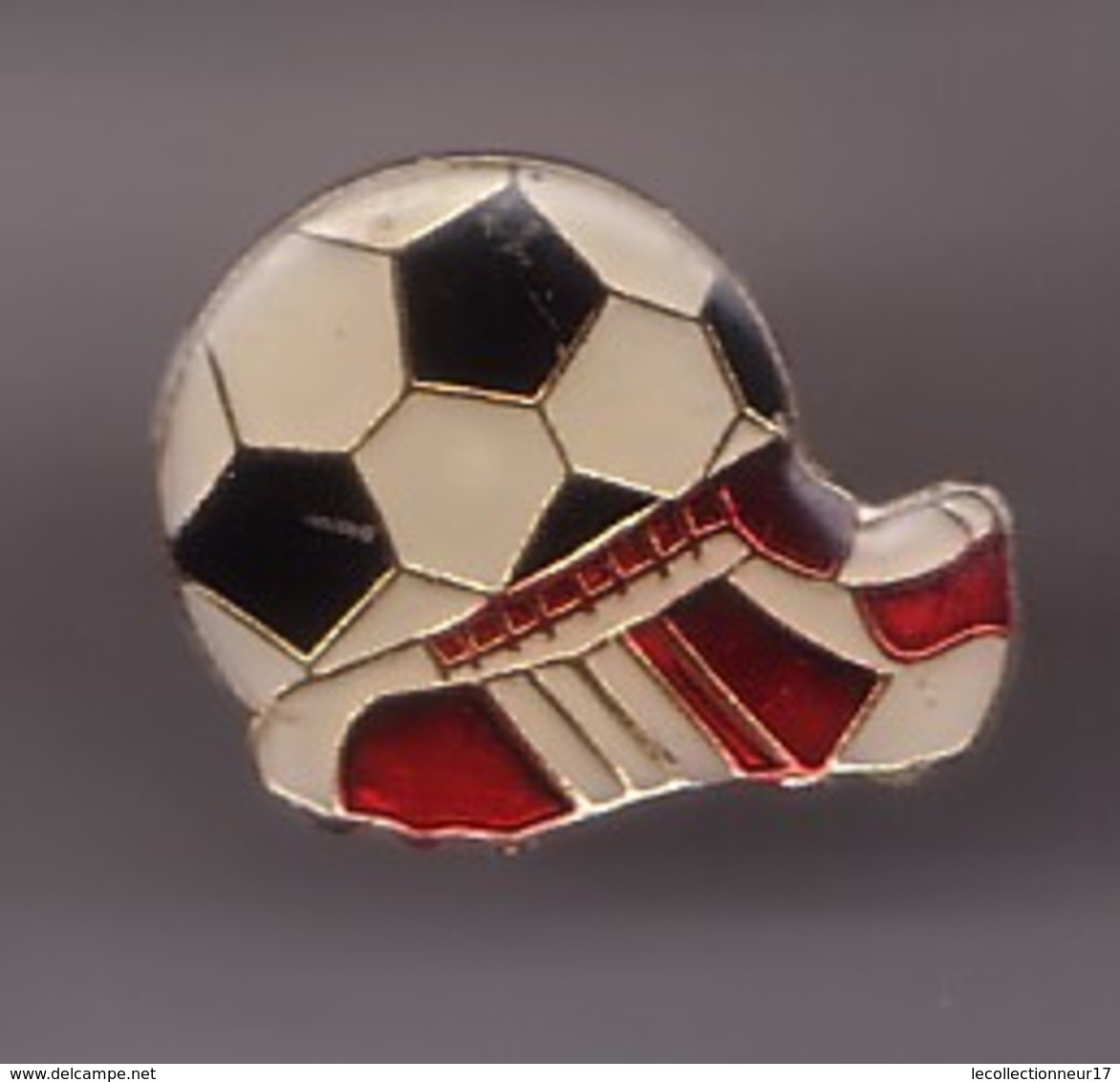 Pin's Chaussure Et Ballon De Football. Réf 808 - Football