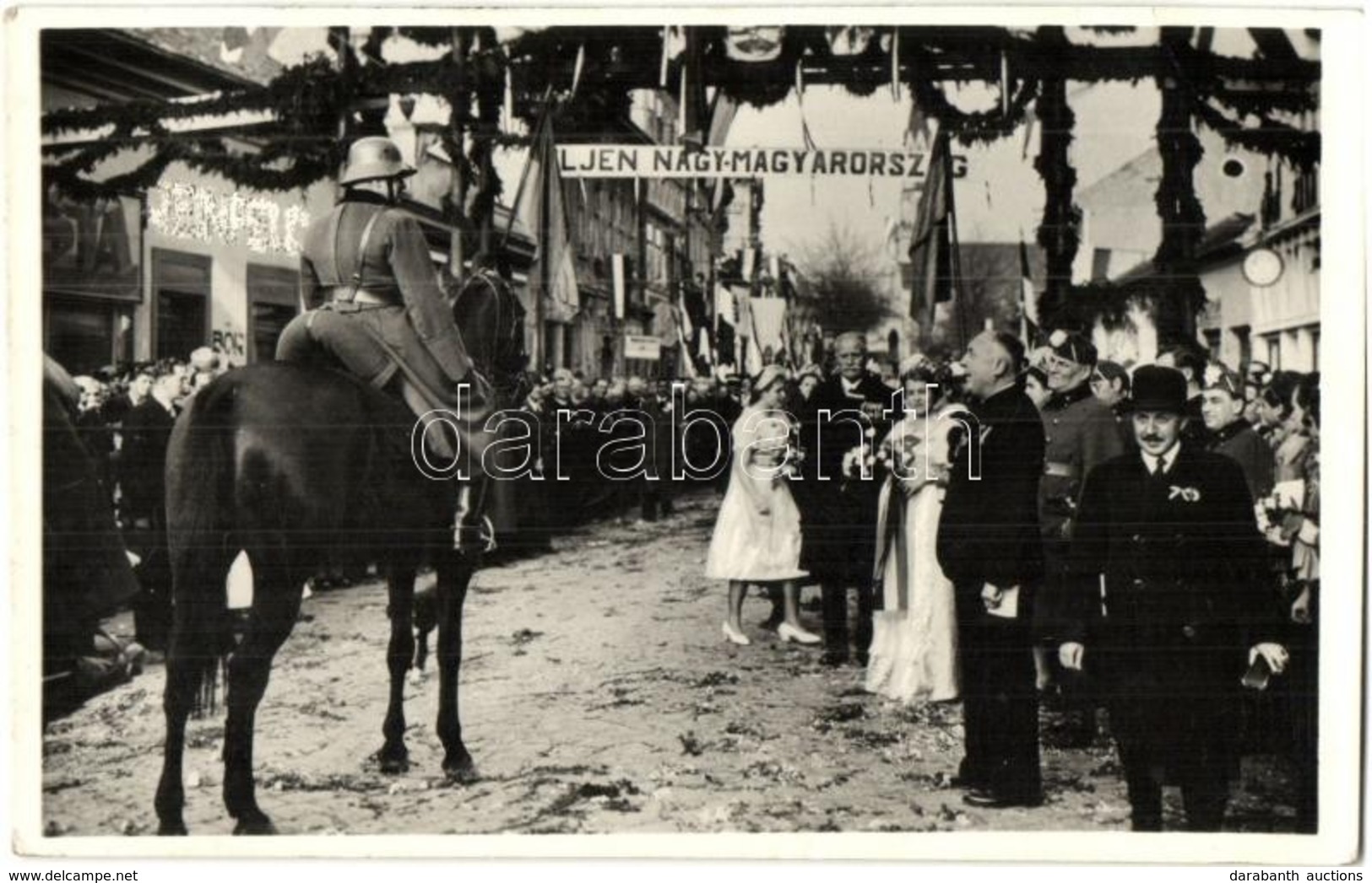 T3 1938 Losonc, Lucenec; Bevonulás, Magyar Katona Lovon, ünneplő Tömeg / Entry Of The Hungarian Troops, Soldier On Horse - Unclassified