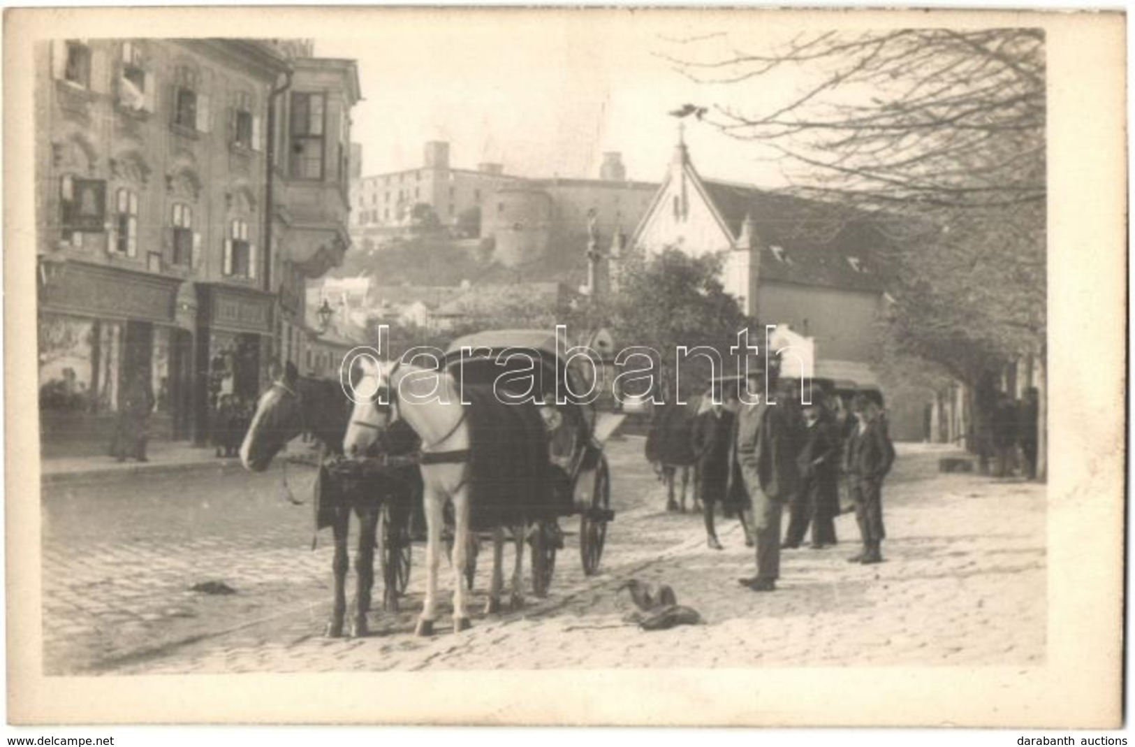 ** T2 ~1910 Pozsony, Pressburg, Bratislava; Vármegyeház Tér, Háttérben A Vár, Lovas Hintó, Beer Gyula üzlete / County Ha - Unclassified