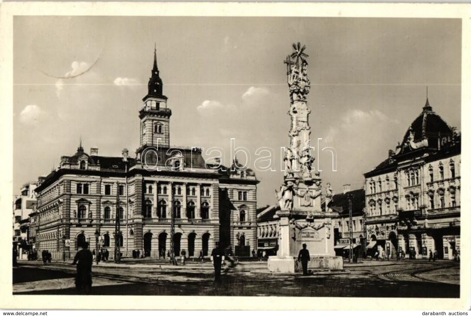 T2 Újvidék, Novi Sad; Városháza, Szentháromság Szobor, Mayer Nagyszálló, Merkur üzlet, Csendőr / Town Hall, Statue, Hote - Non Classés