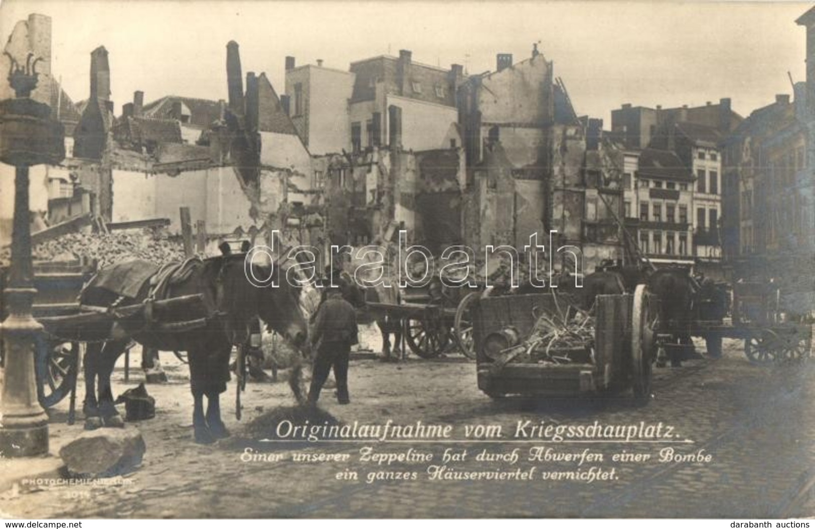 ** T2 Original-Aufnahme Vom Kriegsschauplatz. Einer Unserer Zeppeline Hat Durch Abwerfen Einer Bombe Ein Ganzes Häuservi - Sin Clasificación