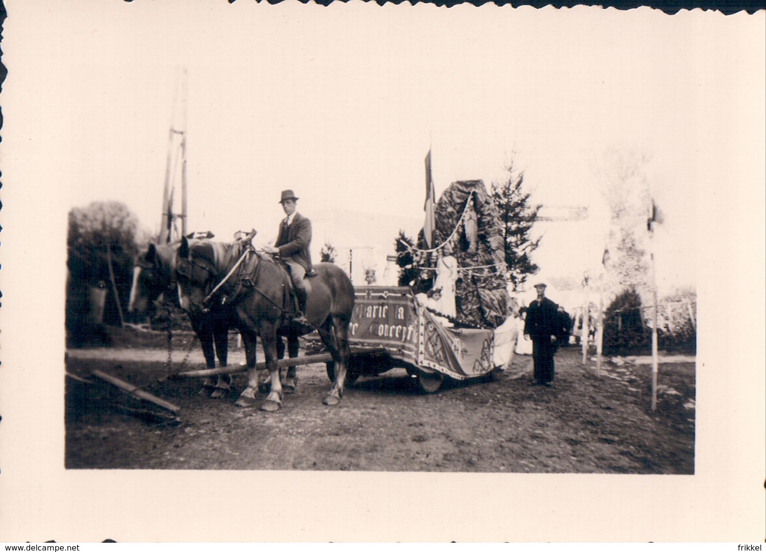 Foto Photo (7 X 10 Cm) Roger Laloy Fauvillers Procession Cortège Fête Fin De La Guerre ? Einde Oorlog Stoet - Fauvillers