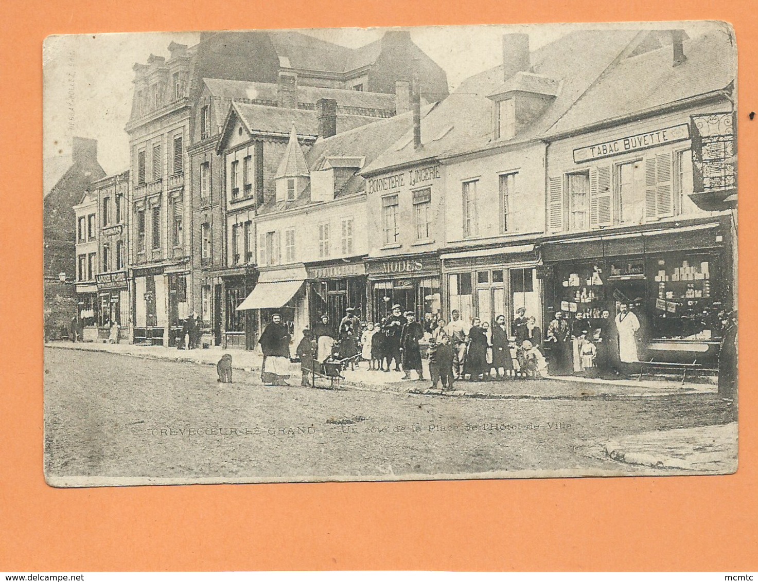 CPA - Crèvecoeur Le Grand  -  Un Côté De La Place De L'Hôtel De Ville - Crevecoeur Le Grand