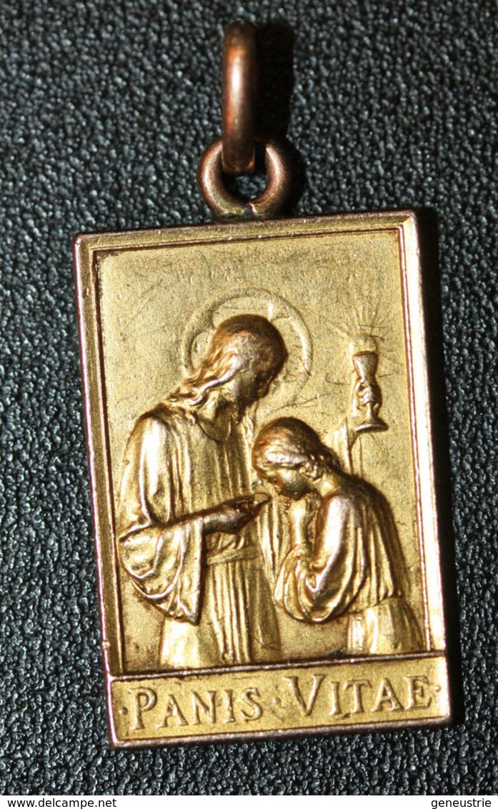 Beau Pendentif Médaille Religieuse Doré "Panis Vitae / Jésus Christ" Religious Brooch - Religion & Esotérisme