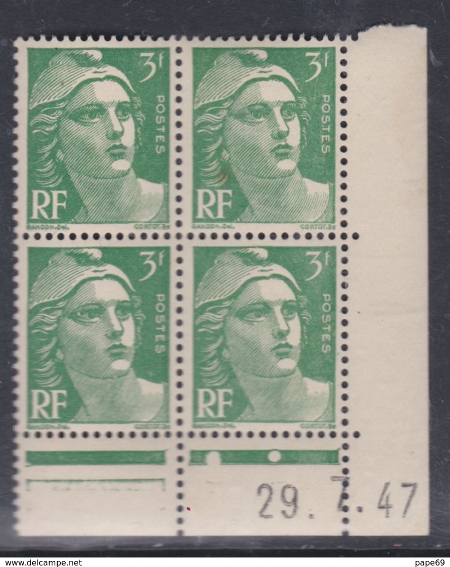 France N° 716A XX Marianne De Gandon  3 F.vert En Bloc De 4 Coin Daté Du 29 . 7 . 47 , 1 Point Blanc Sans Ch., TB - 1940-1949