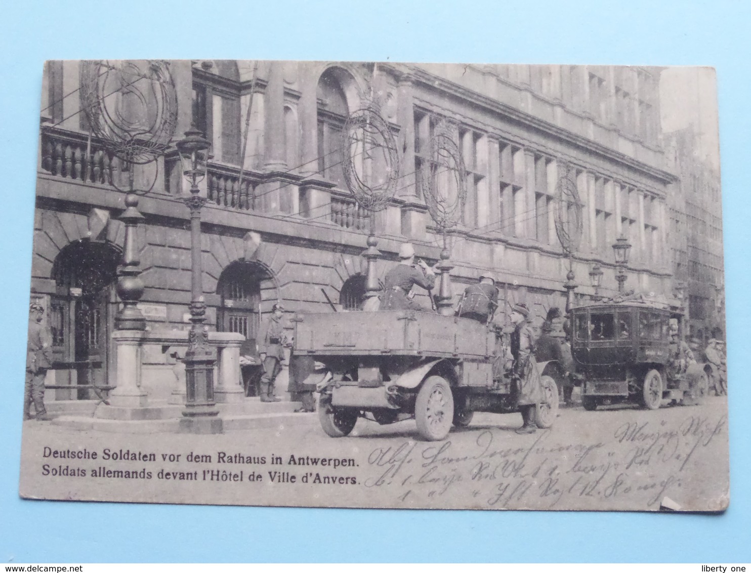 Deutsche Soldaten Vor Dem Rathaus In ANTWERPEN ( N. Sch. Brux.... ) 1915 ( Zie Foto's ) ! - Guerre 1914-18