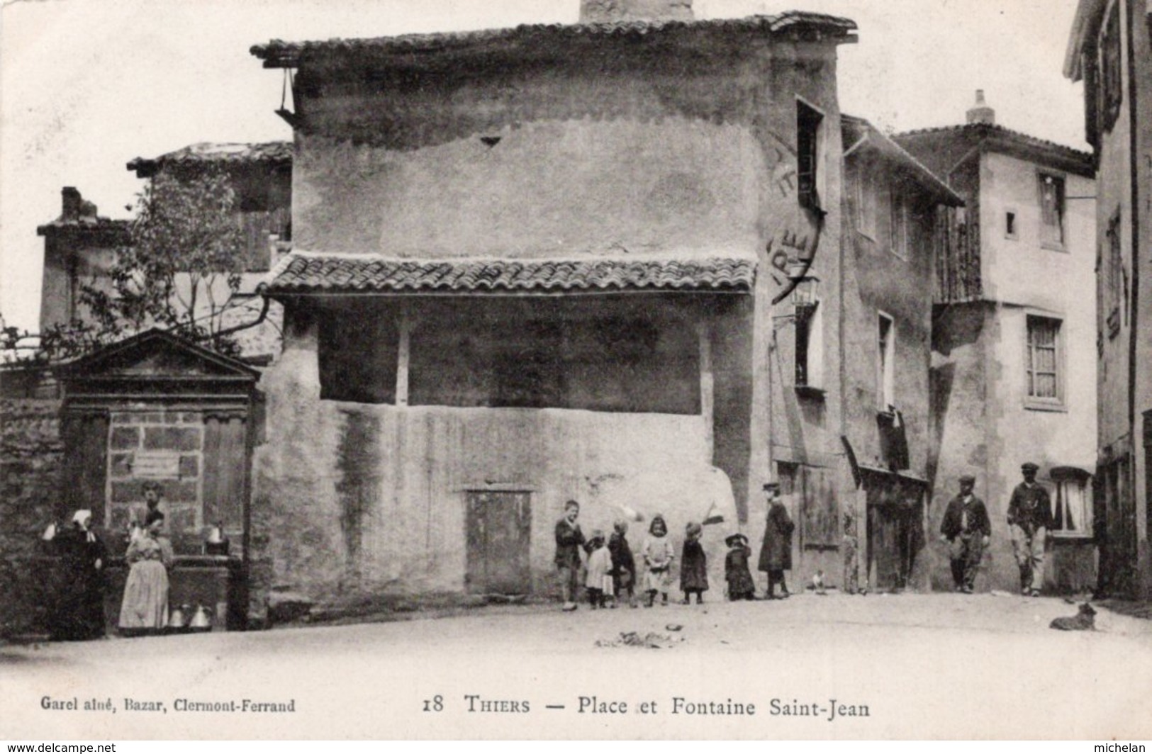 CPA   63  THIERS---PLACE ET FONTAINE SAINT-JEAN---ANIMEE---1903 - Thiers