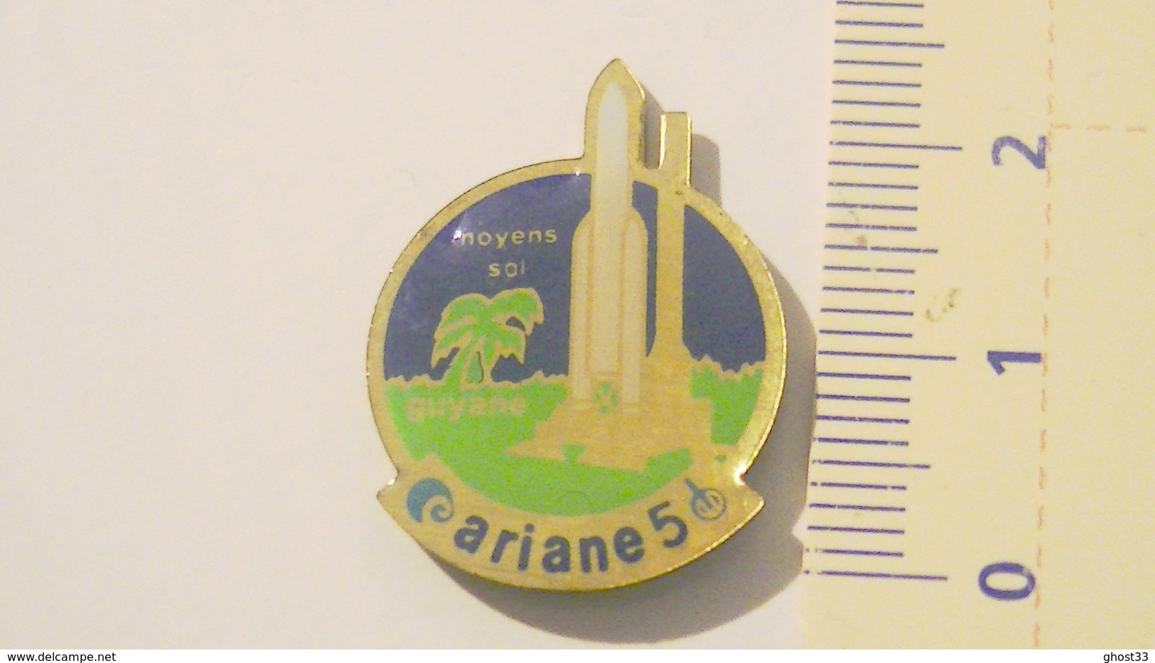 PIN'S - ESPACE - FUSÉE ARIANE 5 - MOYENS SOL - CENTRE SPATIAL GUYANAIS - KOUROU - Space