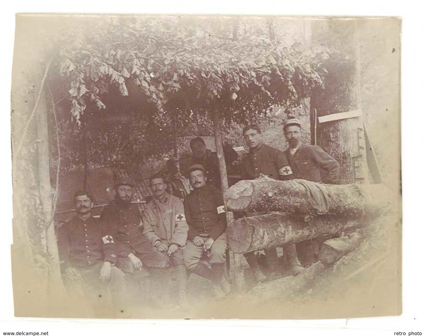 Photo Ancienne Soldats, Aux Ailleux 1915 ( Brassards Croix Rouge, Infirmiers ?)  ( S. 3477 ) - Guerra, Militares