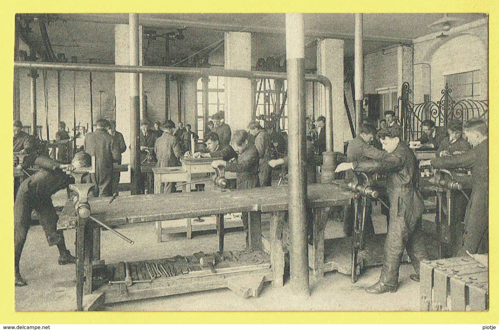 * Deinze - Deynze (Oost Vlaanderen) * (Nels) Institut Technique école School, Atelier D'ajustage, Paswerkerij, Classe - Deinze