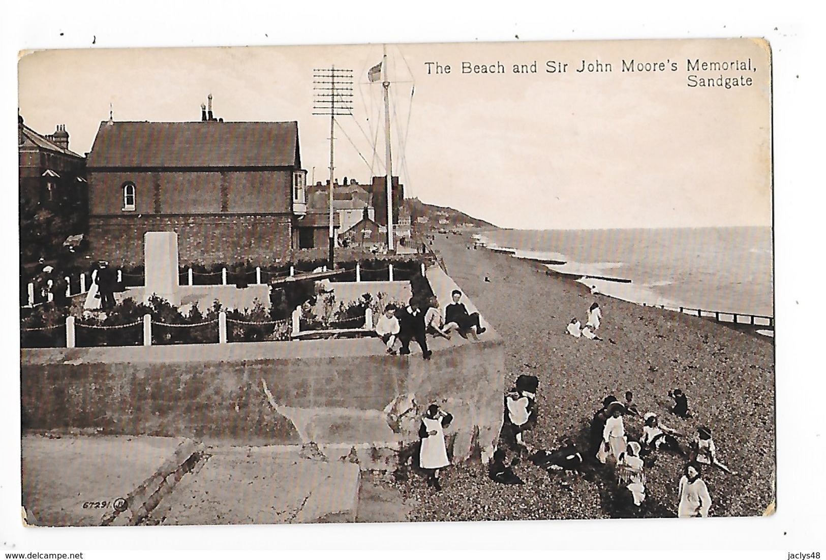 SANDGATE - The Beach And Sir John Moore's Mémorial   -  L 1 - Dover