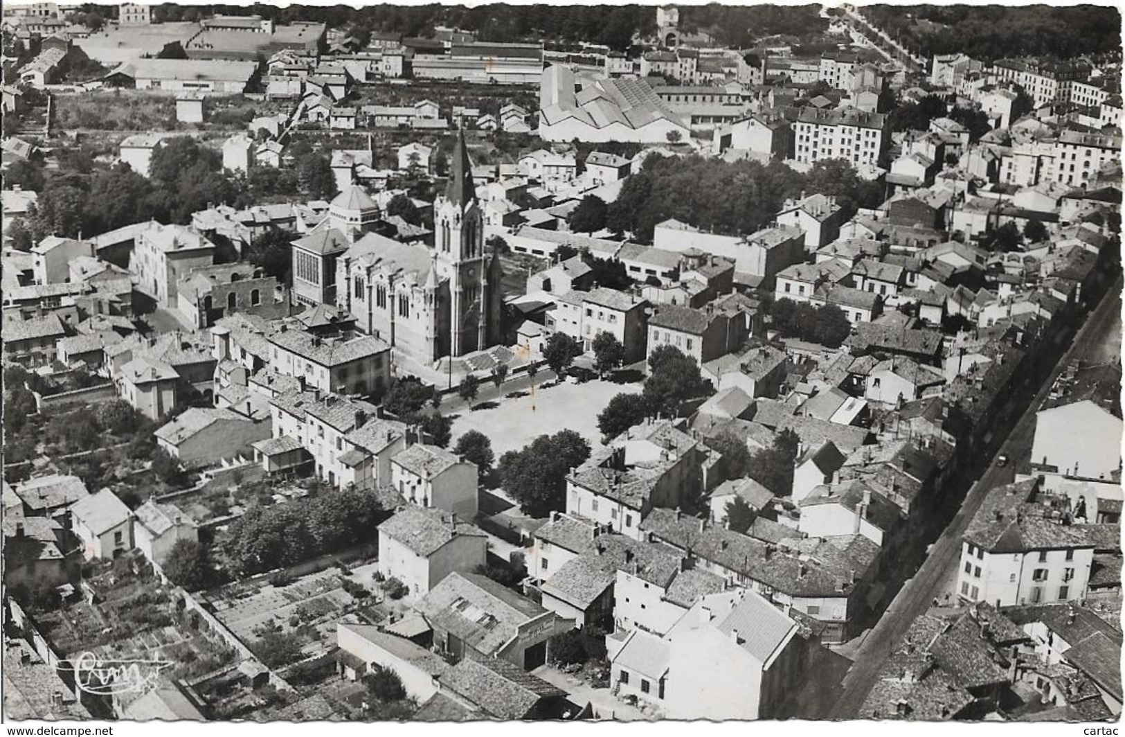 D69 - OULLINS - VUE AERIENNE DU CENTRE - CPSM Dentelée Petit Format En Noir Et Blanc - Other & Unclassified