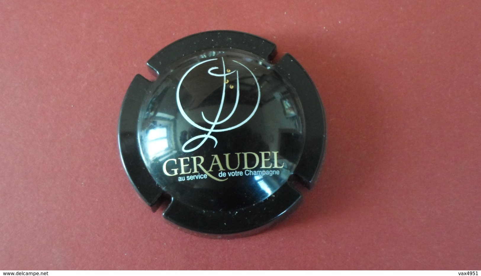 MAGNET GEANT CHAMPAGNE GERAUDEL EN FORME DE CAPSULE DE CHAMPAGNE  ****  RARE   A  SAISIR ***** - Magnets