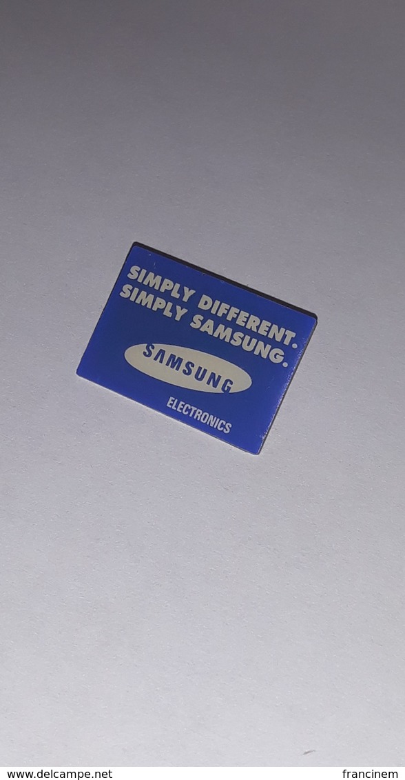 Pin's Informatique / Samsung Electronics - Simply Different Simply Samsung - Computers