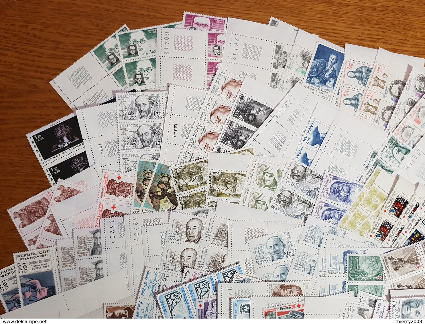 Lot De Timbres En Bande De 5 Et Surtout Bloc De 10, Valeur Faciale: 204.64 €, Vendu à 50%, Etat TTB - Autres & Non Classés