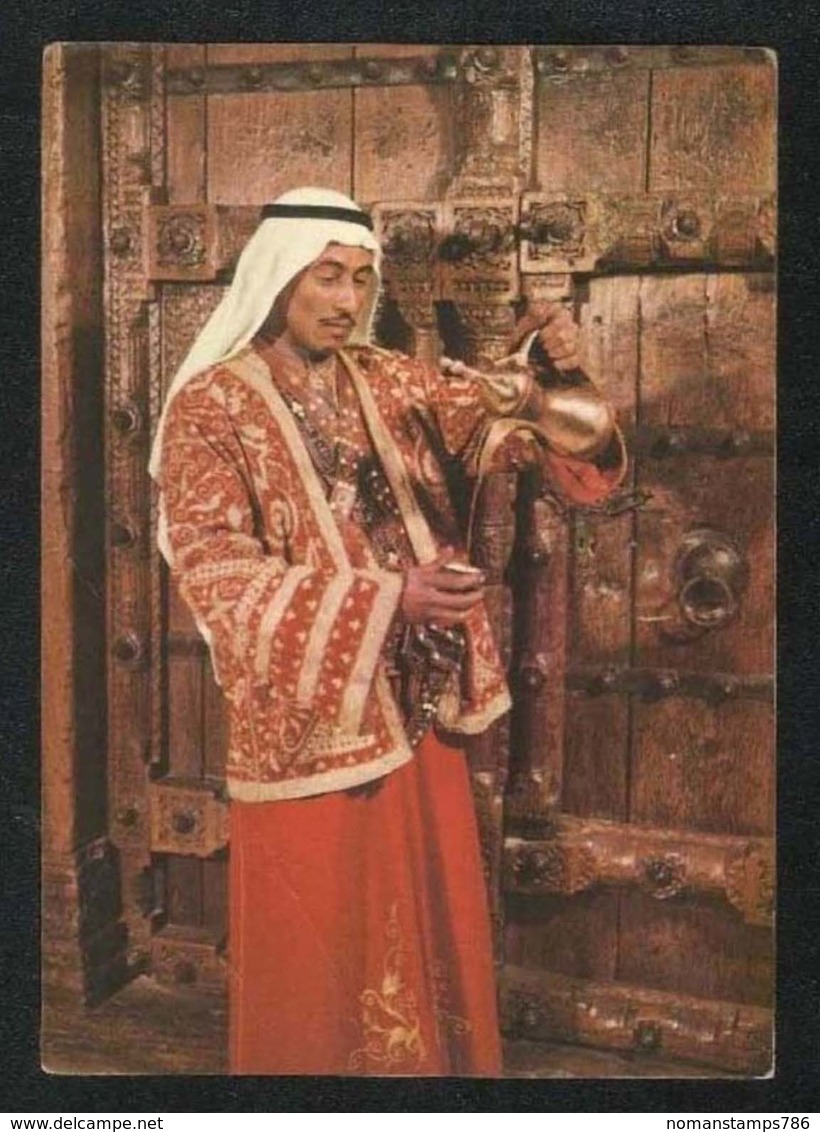 Kuwait Picture Postcard Serving Arabic Coffee In A Traditional Costume View Card - Koweït