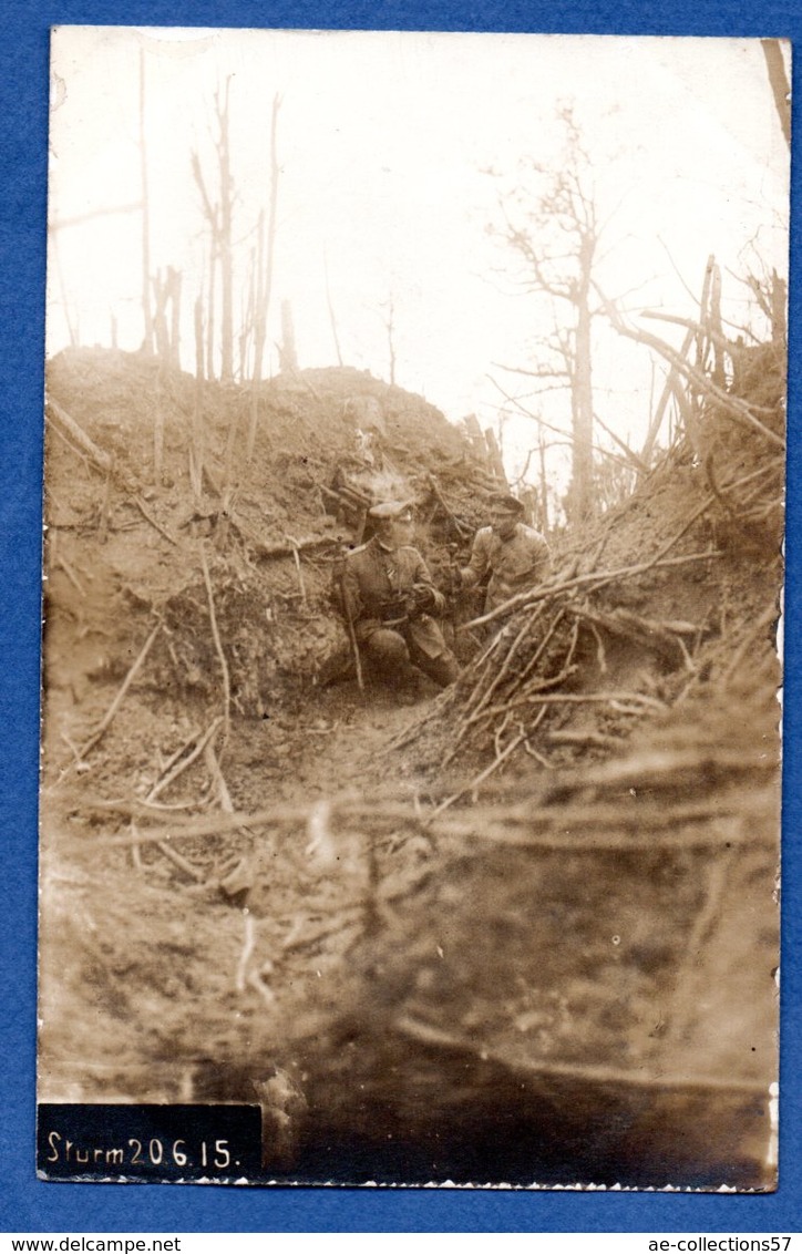 Carte Photo  -  Soldats Allemands Dans Une Tranchée - Guerre 1914-18