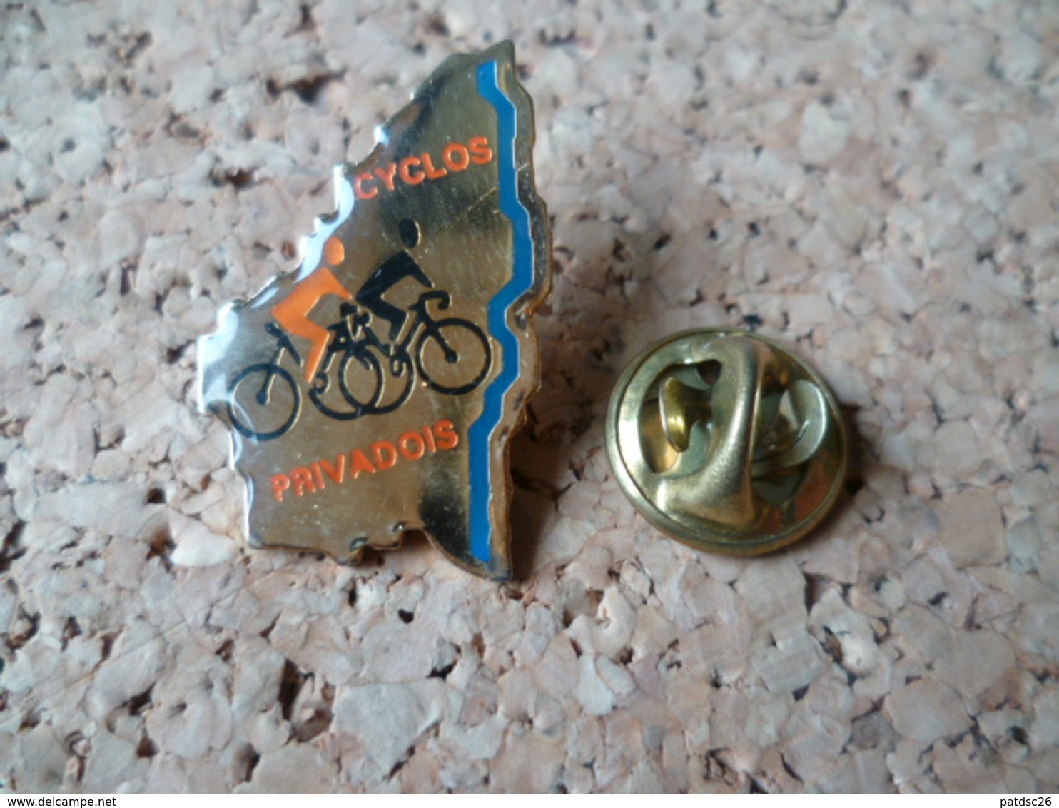 PIN'S   CYCLO PRIVADOIS  VELO CYCLISME  PRIVAS ARDECHE - Cyclisme